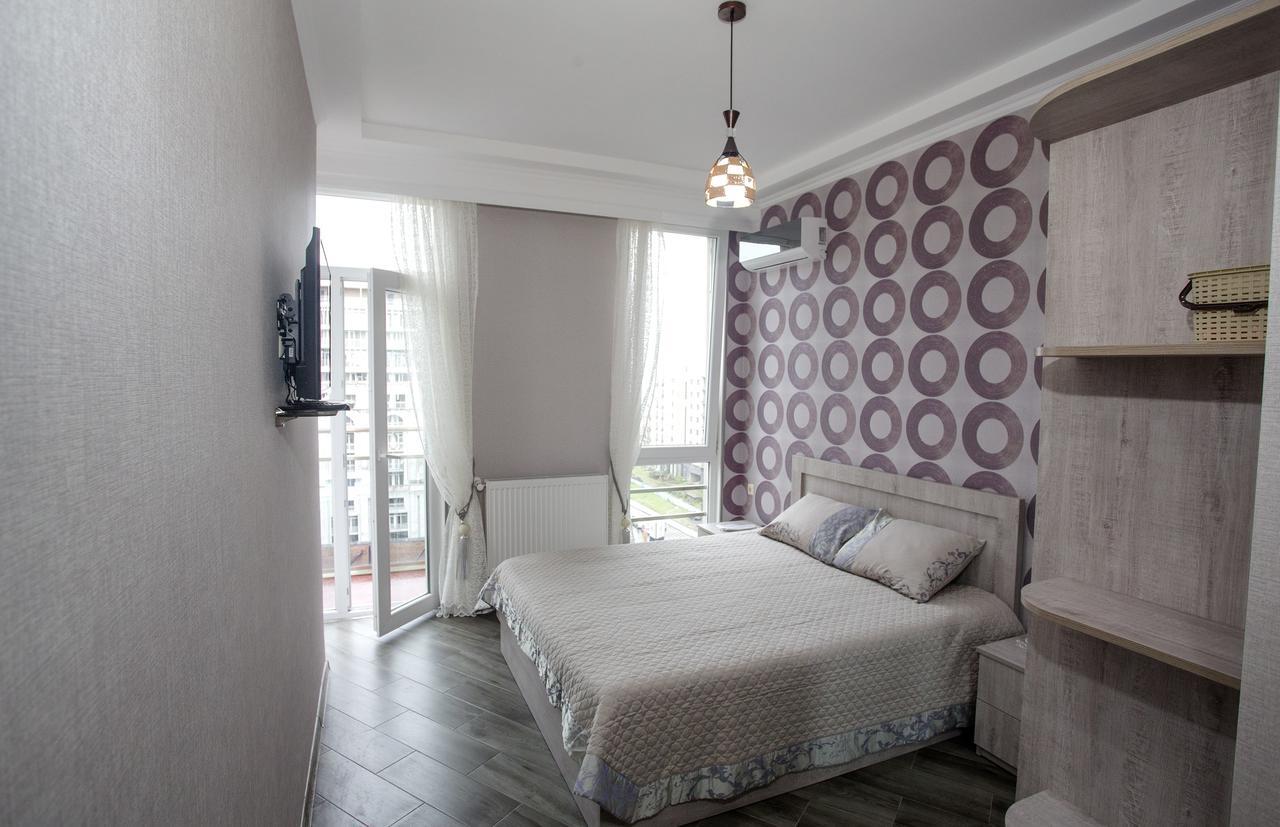 5 Rooms Батуми Екстериор снимка