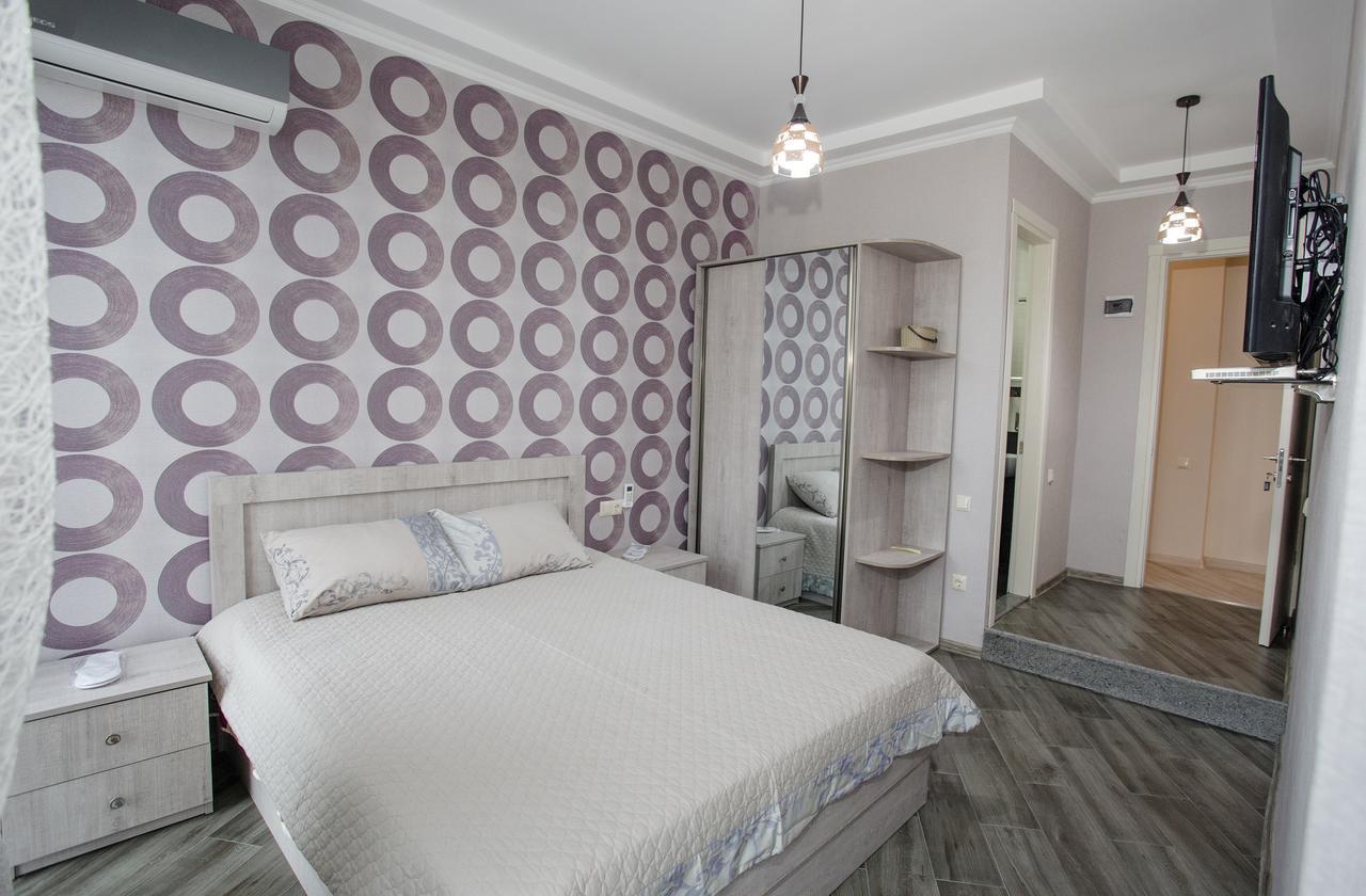5 Rooms Батуми Екстериор снимка