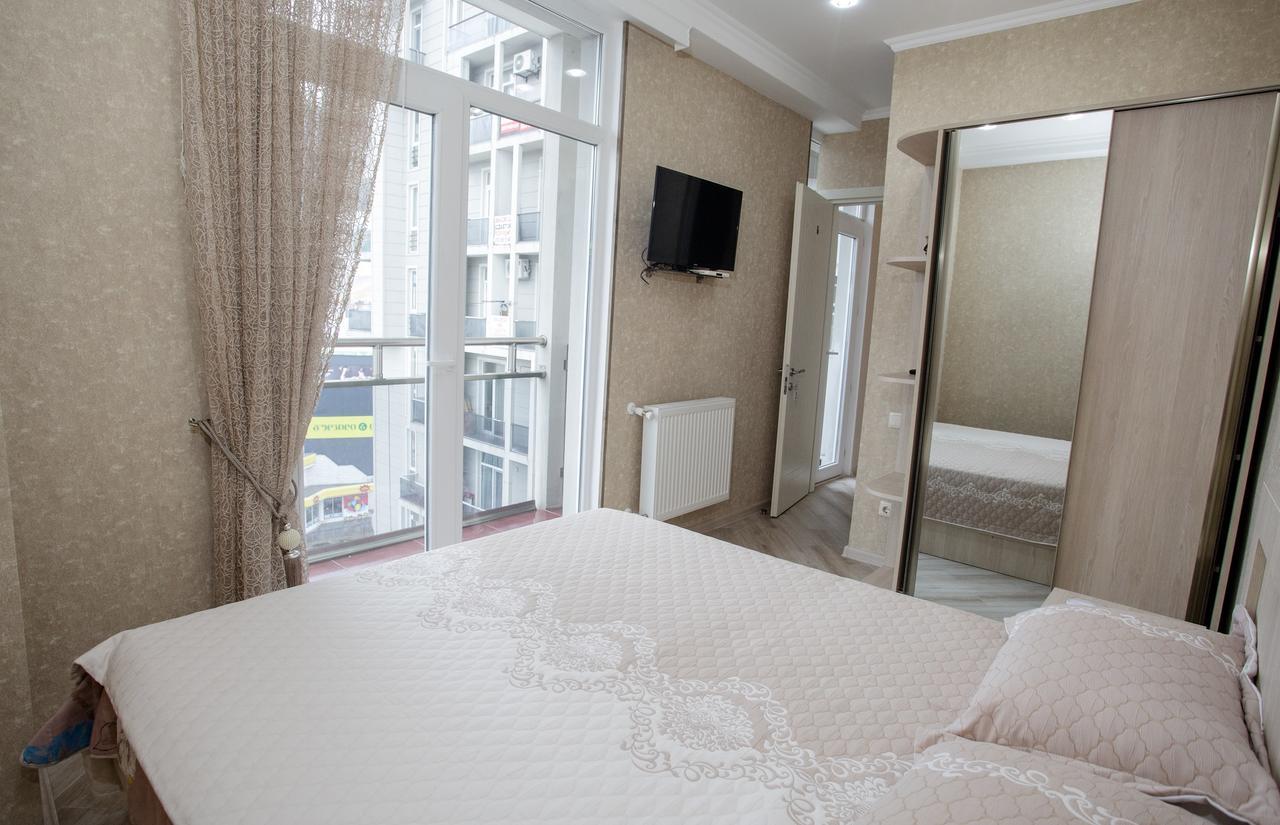 5 Rooms Батуми Екстериор снимка
