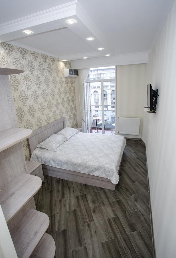 5 Rooms Батуми Екстериор снимка